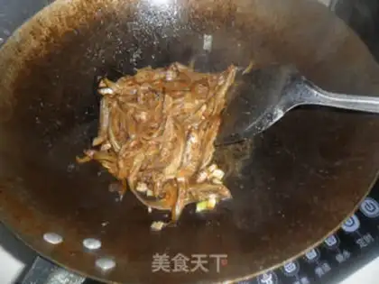 Make Little dried fish with green pepper step 4
