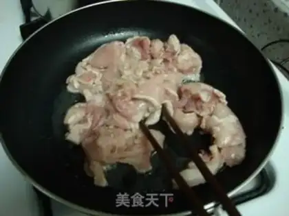 Make Scrambled pork slices with celery step 3
