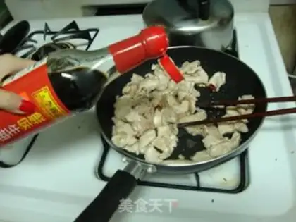 Make Scrambled pork slices with celery step 5