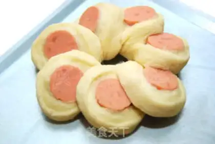 Make Plum Blossom and Chives Hot Dog step 5