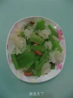 Make Cashew nut, snow ear, celery step 7
