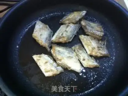 Make roasted hairtail with garlic step 1