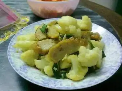 Make stir-fried Chaoshan meat roll with cauliflower step 11