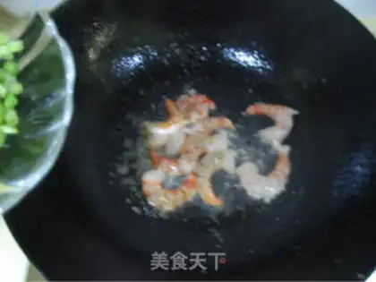 Make Fried rice with shrimp and egg step 4