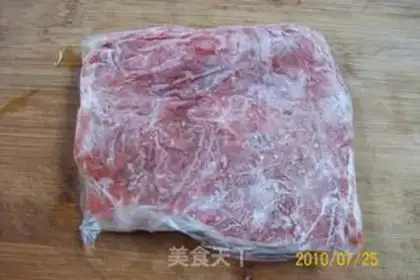 Make Saute beef tenderloin with green onions and sauce step 0
