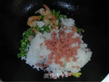 Make Fried rice with shrimp and egg step 6