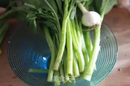 Make Clear the moss on frying dishes step 0