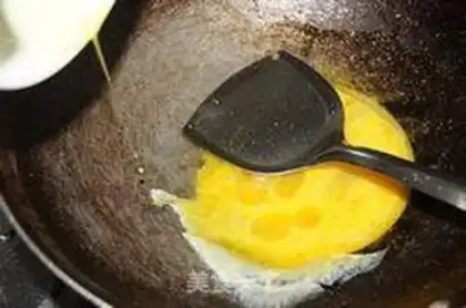 Make Steamed golden lily and chrysanthemum fish step 0