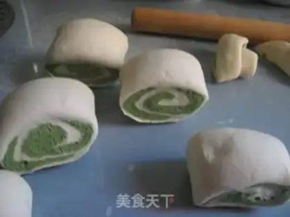 Make Aixiang flower roll step 10