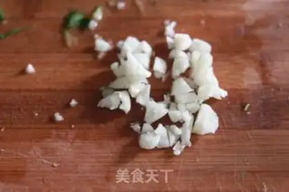 Make Clear the moss on frying dishes step 2