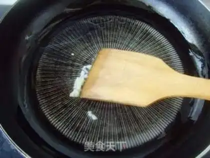 Make stir-fried wormwood stalks step 2