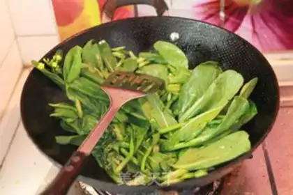 Make Clear the moss on frying dishes step 4