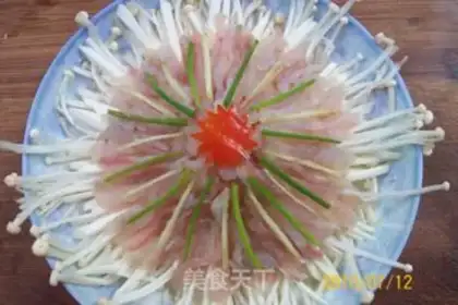 Make Steamed golden lily and chrysanthemum fish step 4