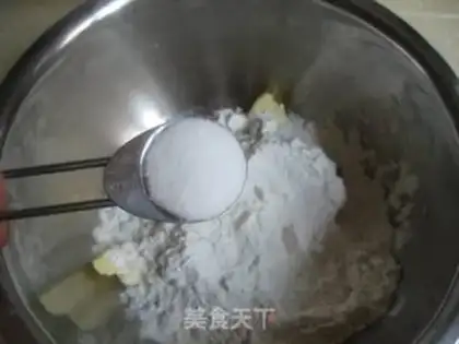 Make Crispy strawberry pie step 2