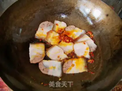 Make Twice-cooked pork with garlic sprouts step 4