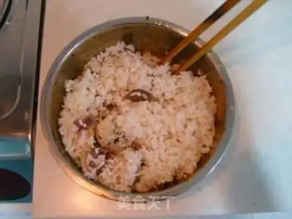 Make Aromatic pork abalone and mushroom rice step 4