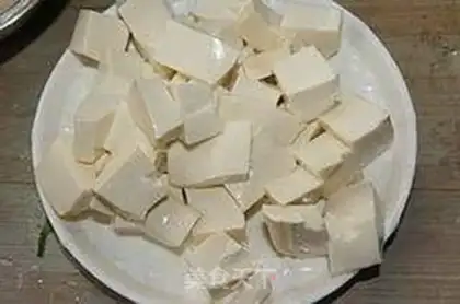 Make Salmon fish head tofu soup step 1