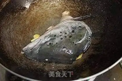 Make Salmon fish head tofu soup step 2
