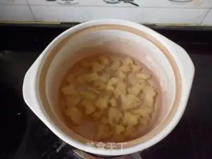 Make Stewed milk with papaya and white fungus step 1