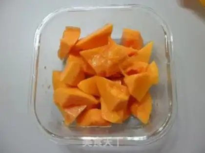 Make Stewed milk with papaya and white fungus step 2