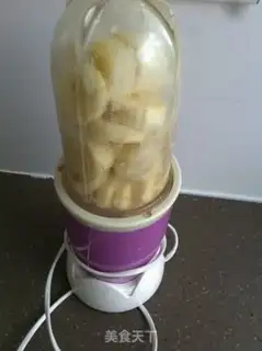Make Banana yogurt popsicles step 4