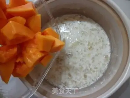 Make Stewed milk with papaya and white fungus step 4