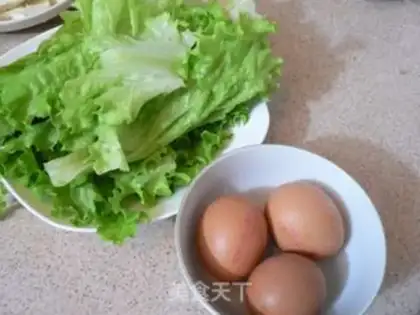 Make Eggs with lettuce step 0