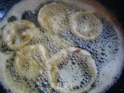 Make fried onion rings step 3