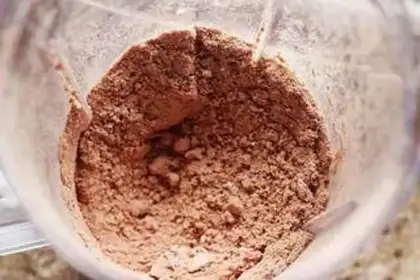 Make Chocolate macaron step 1