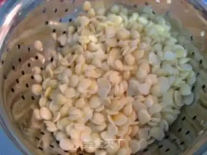 Make Stewed egg with fresh almond milk step 1