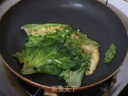 Make Eggs with lettuce step 5