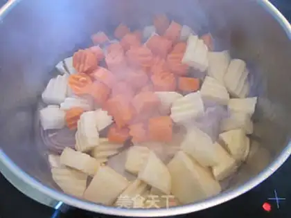 Make Rosemary mixed vegetables and sheep bone soup step 3