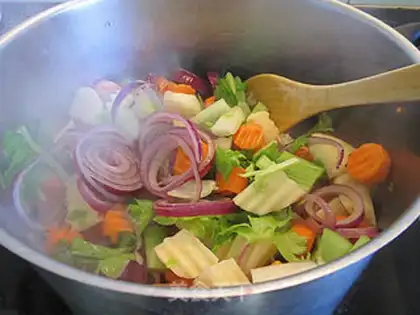 Make Rosemary mixed vegetables and sheep bone soup step 5