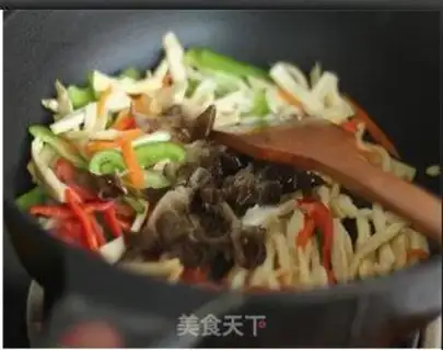 Make stir-fried veggie shredded apricot mushroom step 4