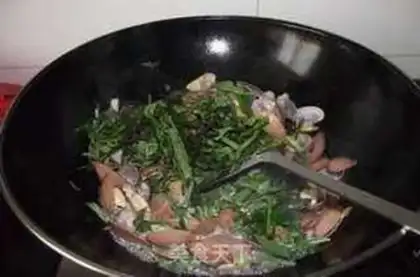 Make stir-fried snails with perilla and false beans step 3