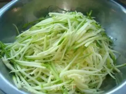 Make Zucchini steamed dumplings with corn flour step 3