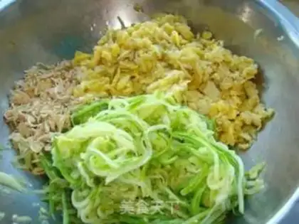 Make Zucchini steamed dumplings with corn flour step 5