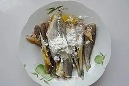 Make Small yellow croaker with pepper and salt step 2