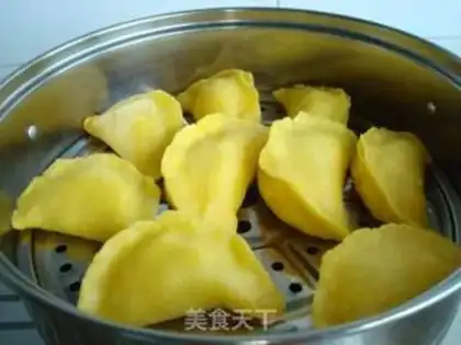 Make Zucchini steamed dumplings with corn flour step 9