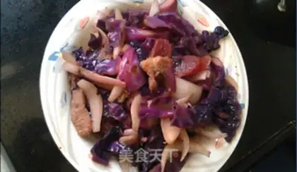 Make stir-fried sausage with purple cabbage and onion step 1
