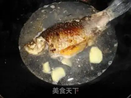 Make Papaya and waist bean carp soup step 4