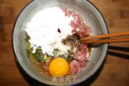 Make Sauce glutinous rice lion head step 3