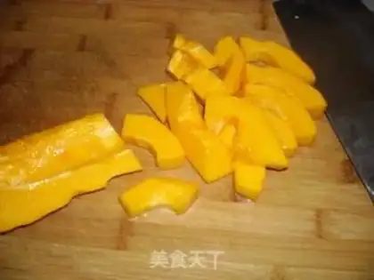 Make Papaya and waist bean carp soup step 5