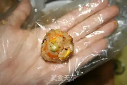 Make Sauce glutinous rice lion head step 4