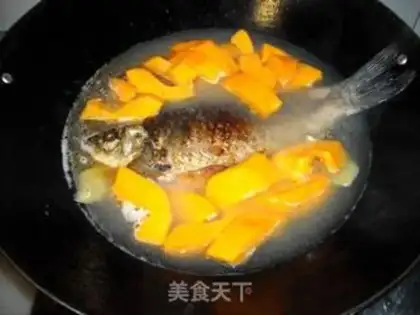 Make Papaya and waist bean carp soup step 6