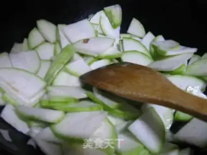 Make stir-fried gourd with tomato step 3