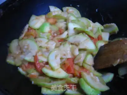 Make stir-fried gourd with tomato step 5