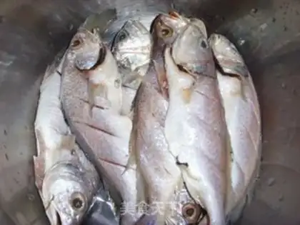 Make Crispy yellow croaker step 0