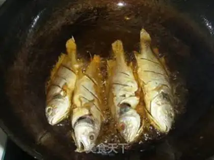 Make Crispy yellow croaker step 2