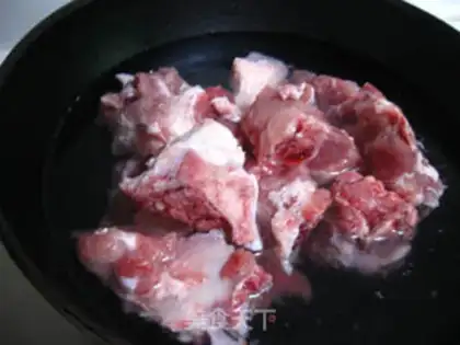 Make Stewed pork bone with beans and potatoes step 0